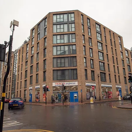 Two-bedroom Luxury With Workspace, Free Secure Parking & Coffee *