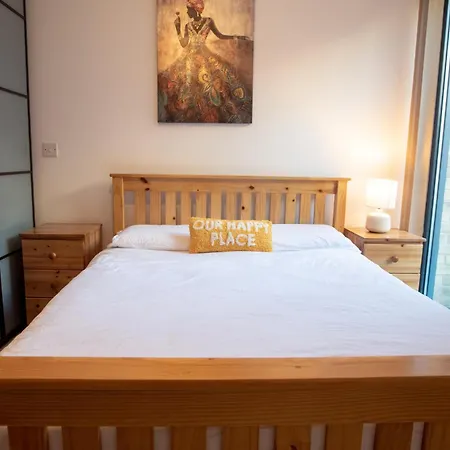Two-bedroom Luxury With Workspace, Free Secure Parking & Coffee Apartment Birmingham