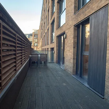 Two-bedroom Luxury With Workspace, Free Secure Parking & Coffee Birmingham