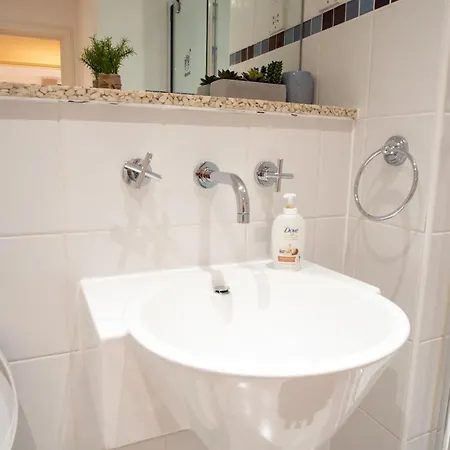 Apartamento Two-bedroom Luxury With Workspace, Free Secure Parking & Coffee *