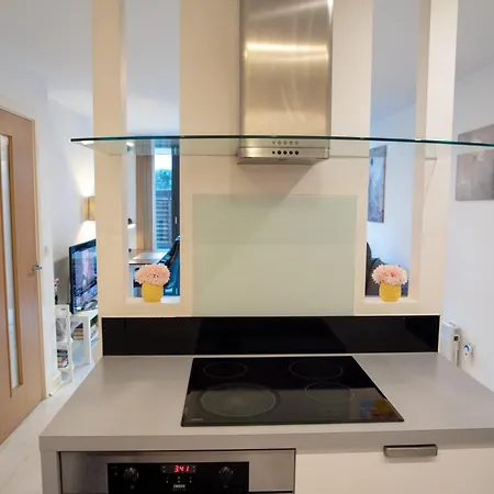 Two-bedroom Luxury With Workspace, Free Secure Parking & Coffee Birmingham