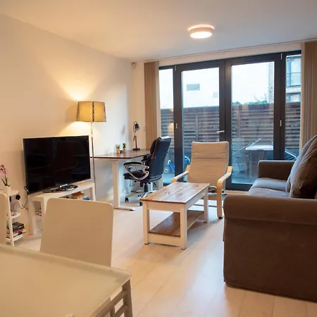 Two-bedroom Luxury With Workspace, Free Secure Parking & Coffee